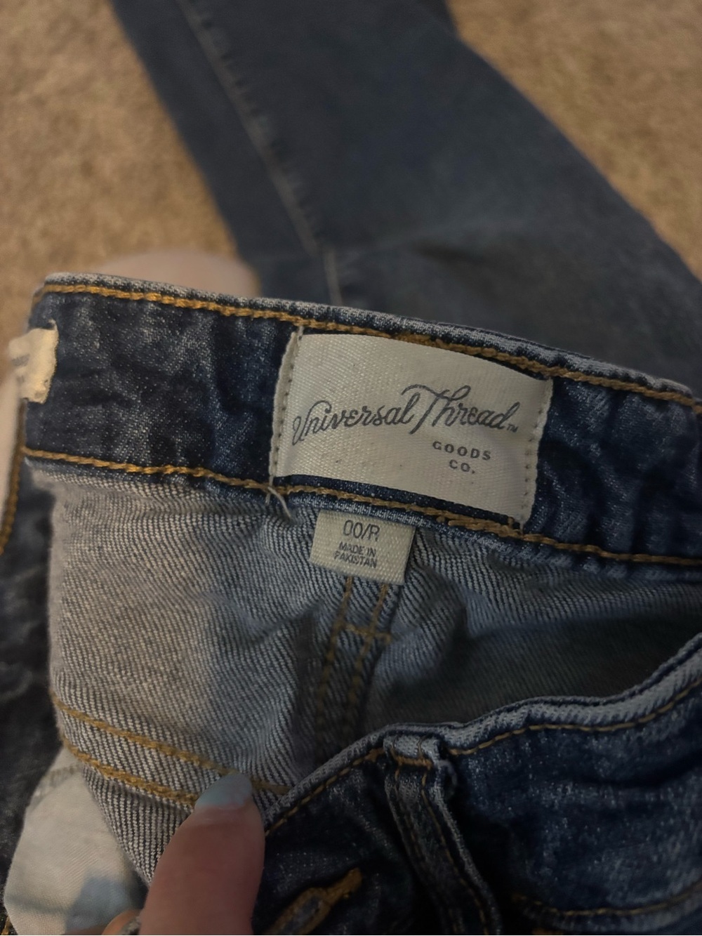Universal Thread Women’s Dark Blue Slim Straight Jeans
